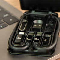 Estuche portátil multifuncional con cable USB C XTECH